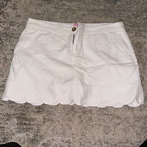 Lilly Pulitzer size 10 white score with scallop bottom finish